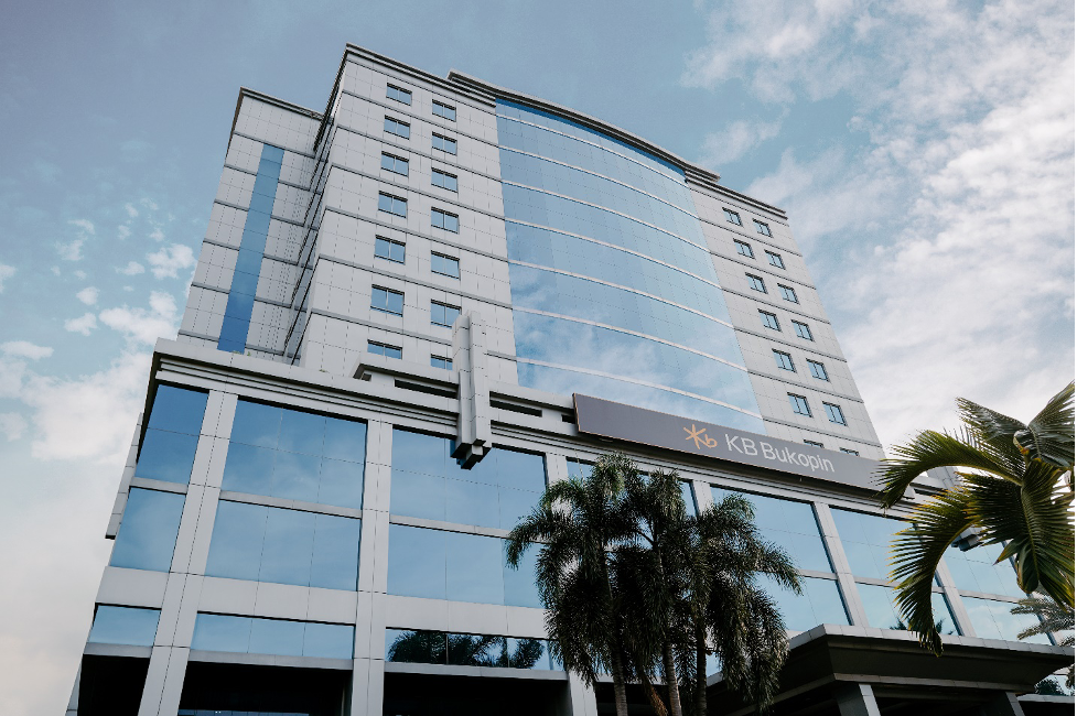Modern office building with smart lighting systems, automated HVAC controls, access management displays, and energy efficiency monitoring showing 50% energy savings